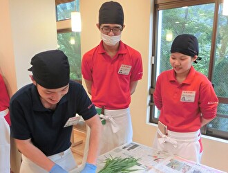 ぎょうざの満洲 鳩ヶ谷駅前店