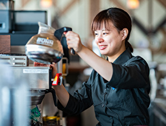 Cafe&Bar Avion（カフェ&バー アビオン）／東京エアポートレストラン株式会社