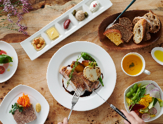 Farm To Me Restaurant（ファーム トゥー ミー レストラン）