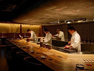 食堂一石三鳥 バルチカ03／株式会社Human Qreate