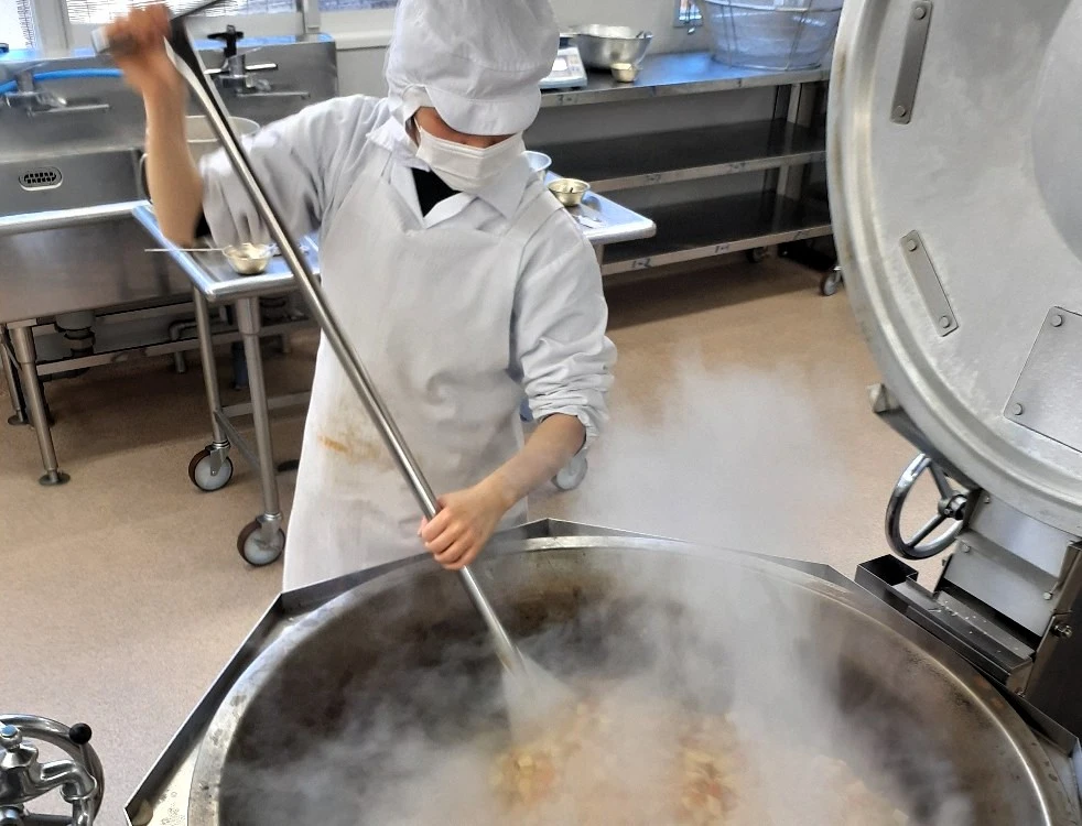 江戸川区立松江第一中学校／日本給食株式会社