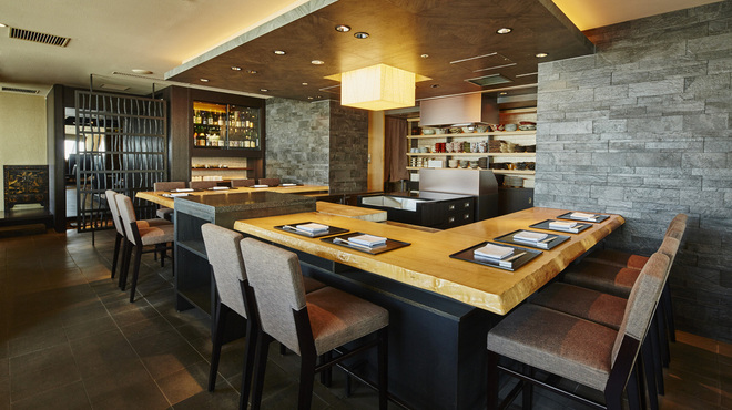 XEX　愛宕　グリーンヒルズ　aburiyaki＆sushi An