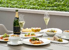 エイ・エイ・ピー・シー・ジャパン株式会社 食とワインの究極なマリアージュ。
究極のガストロノミー体験をゲストの皆様にご提供しています。