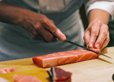 穴子寿司 平島 大丸東京店 クオリティに自信を持っているからこそ、経験豊富なベテラン層も歓迎！年齢は不問で募集しています！