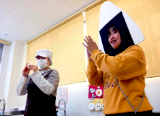 株式会社ケア21 栄養士、調理師、看護師をはじめ、園の職員全員で力を合わせて食育活動に取り組んでいます。