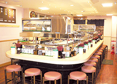 サカイ総業株式会社 お客様の笑顔が一杯な店内はやりがい十分です！