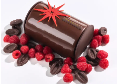 ラ・メゾン・デュ・ショコラ・ジャポン株式会社 男女問わず20～30代の若手・中堅が活躍！中途入社のハンデを感じない環境で、視覚でも楽しめるスイーツを提供中です。