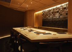 西麻布 鮨いち カウンターのみのお店なので、落ち着いた空間でゆっくりお客様と向き合えます