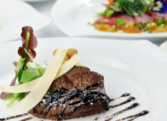 ニューオータニイン横浜プレミアム JR桜木町駅から徒歩1分。駅に隣接しているホテルなので通勤も楽です。