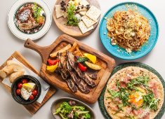 株式会社 U-MORE 「KITSUNE」では、牛ハラミやショートリブ、TVで紹介されたミートプラッターなど、肉料理のバラエティーが豊富！