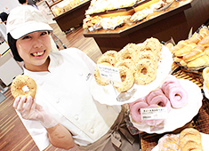 イオンベーカリー 株式会社 より多くのお客さまに笑顔をお届けするために、新しい仲間との出会いを楽しみにお待ちしています！