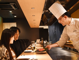 株式会社大和フーズ 全国各地から厳選した黒毛和牛雌牛だけを一頭買いし、希少価値の高いお肉をリーズナブルにご提供しています。