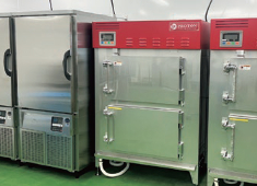 日本食生活総研 株式会社 自動攪拌機能付き回転窯や、温度管理データを自動保存できる万能調理器、プロトン凍結機など新時代の調理器を完備しています。