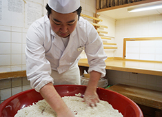 室町砂場 調理スタッフもホールスタッフもフラットな人間関係で働きやすい環境ですよ！