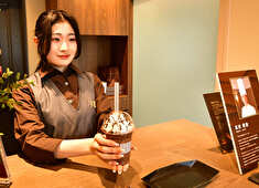 株式会社颯 テイクアウト専門で、フィナンシェやキャラメルサンドなど、多彩な商品・ドリンクを販売しています♪