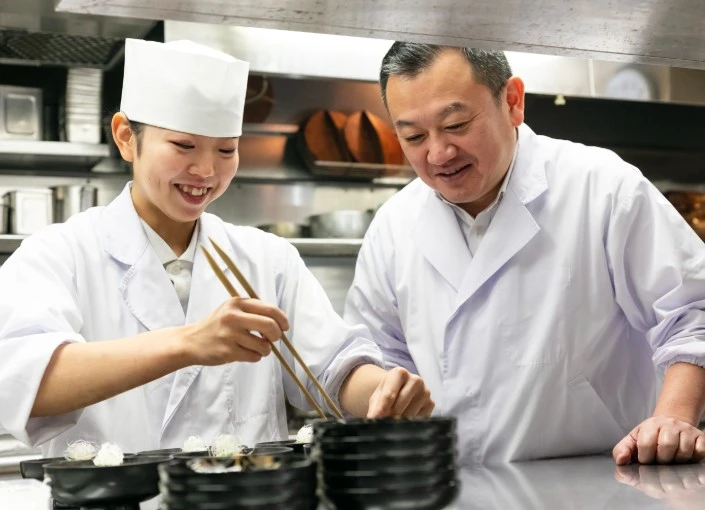銀座 小十 一つひとつの業務に集中できる職場だからこそ、学べる量や機会も多く、将来的に独立を目指す方にも最適です。