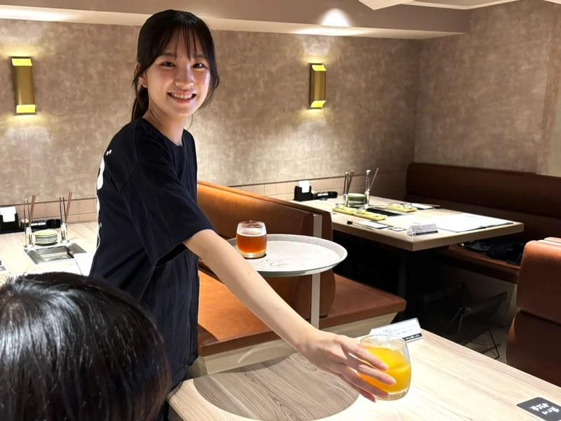 NIX株式会社　焼肉うし松 20～50代まで幅広く活躍しています！常に明るく、何かあった時もみんなで支えあえるチームを心がけています！