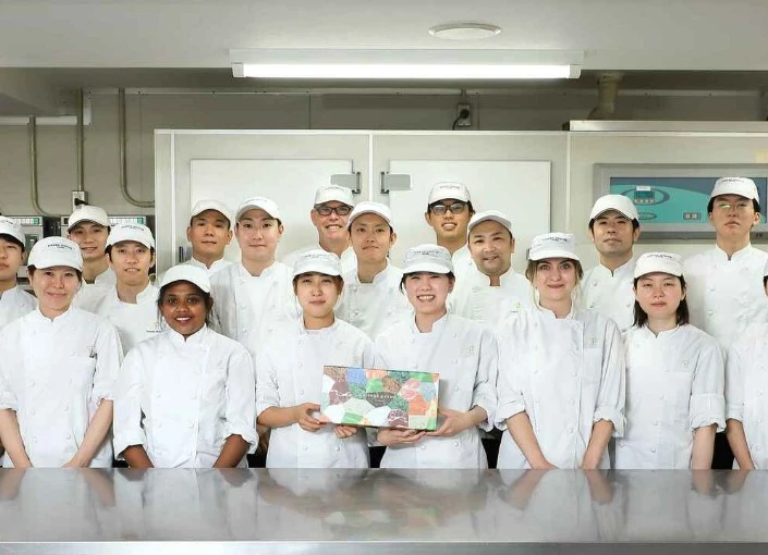 PH PARIS JAPON株式会社 お互いに助け合いながら日々の営業を行う、笑顔で溢れたアトリエです！